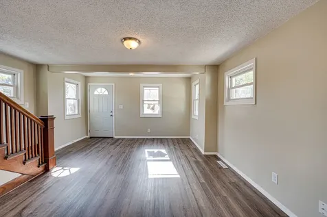570 5TH Avenue Aurora IL 60505