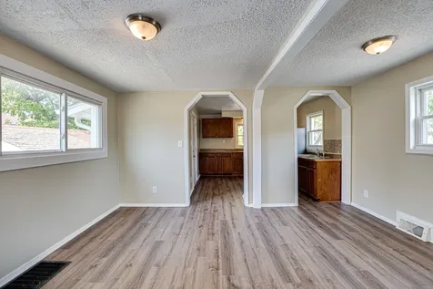 570 5TH Avenue Aurora IL 60505