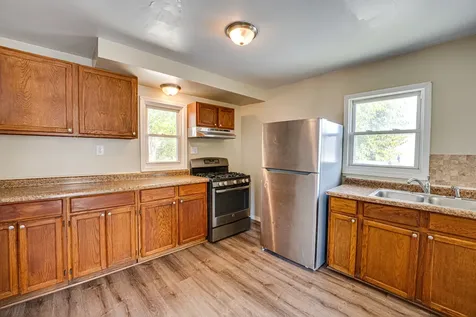570 5TH Avenue Aurora IL 60505