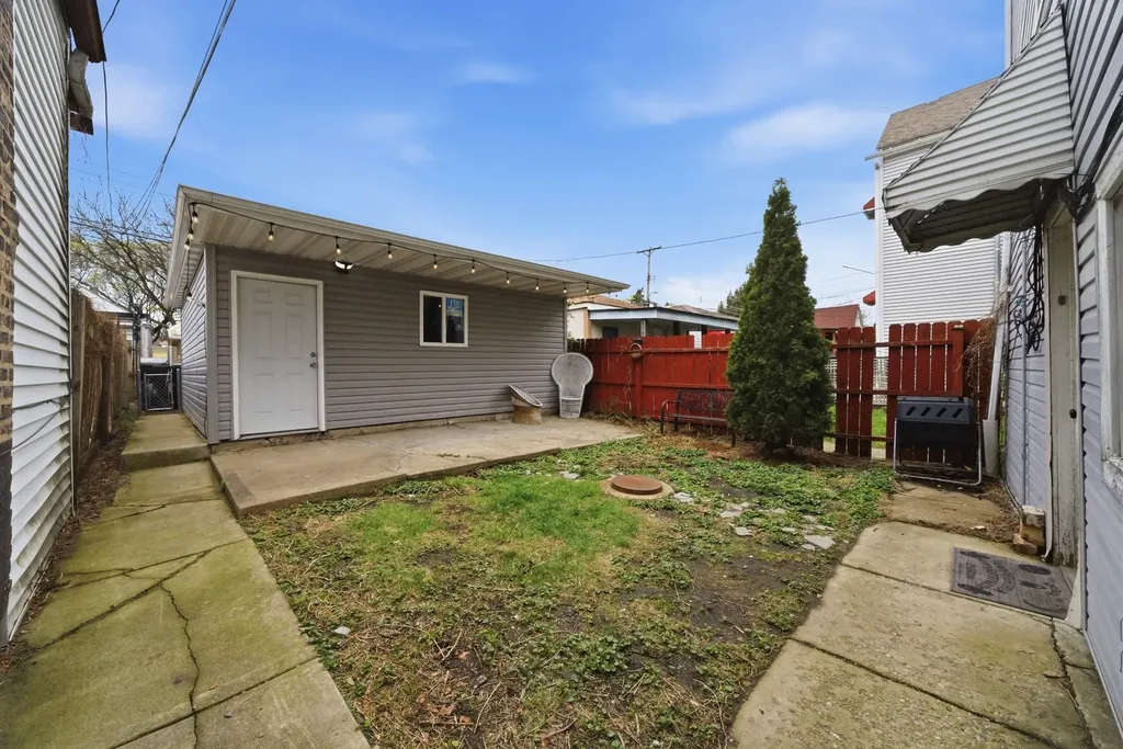 3828 South Honore Street Chicago IL 60609