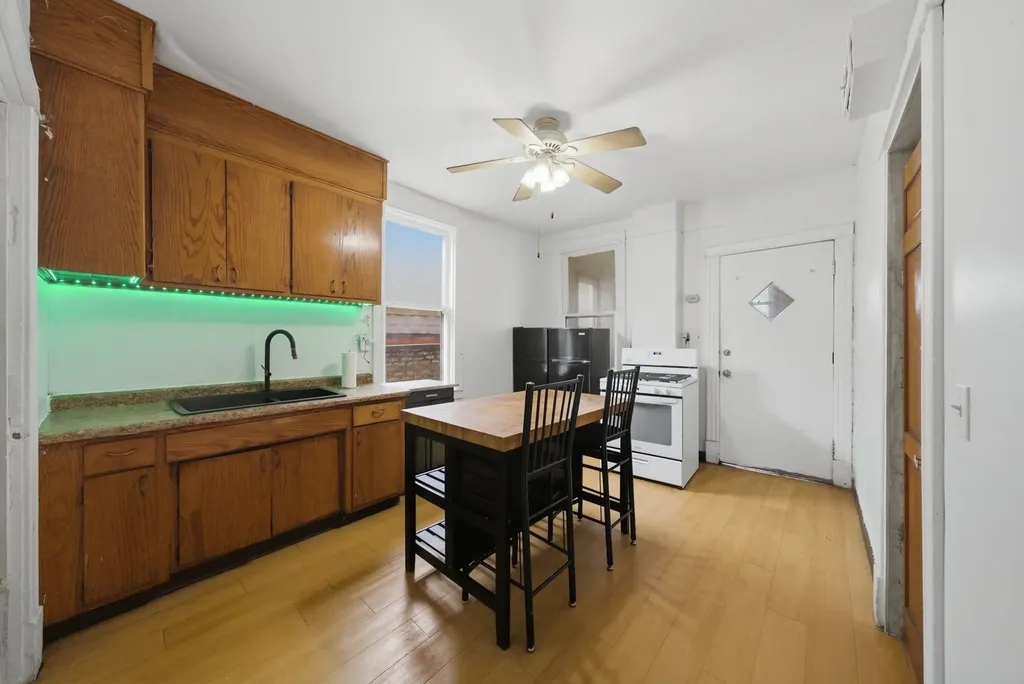 3828 South Honore Street Chicago IL 60609