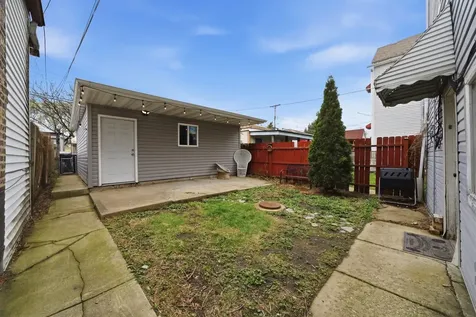 3828 South Honore Street Chicago IL 60609