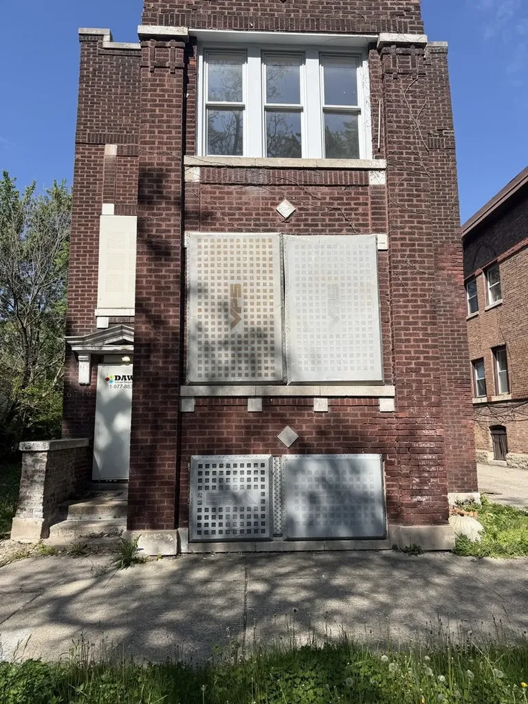 6716 South May Street Chicago IL 60621