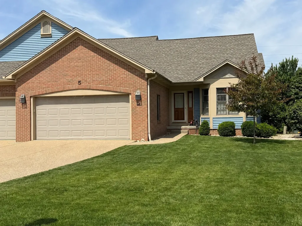 5 Spruce Court Bloomington IL 61704