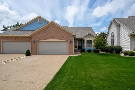 5 Spruce Court Bloomington IL 61704
