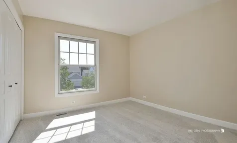 1096 Chesapeake Boulevard Grayslake IL 60030