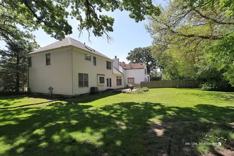1096 Chesapeake Boulevard Grayslake IL 60030