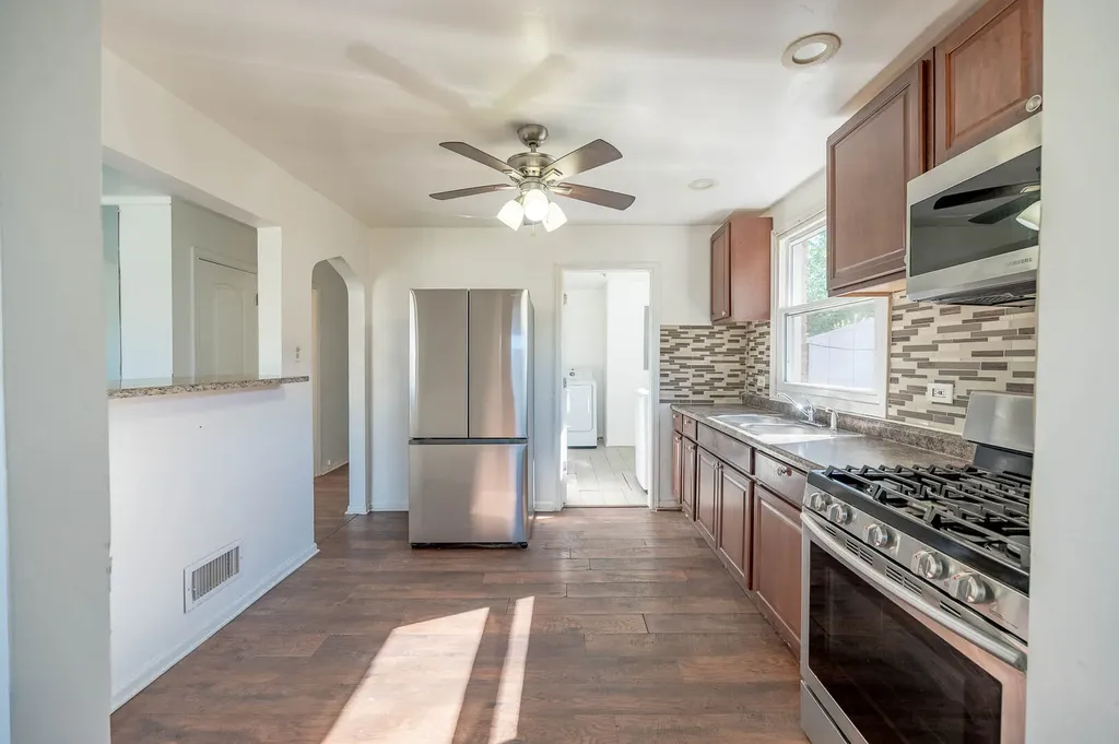 9217 South Burnside Avenue Chicago IL 60619