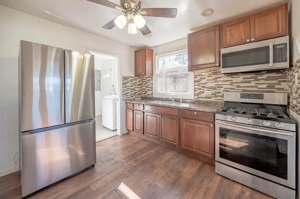 9217 South Burnside Avenue Chicago IL 60619
