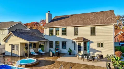 1123 Country Oak Drive Ottawa IL 61350