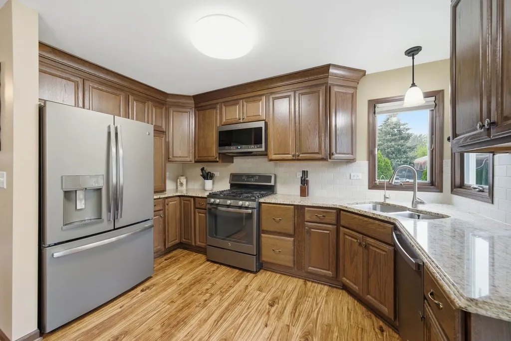 1812 Hampton Court Plainfield IL 60586