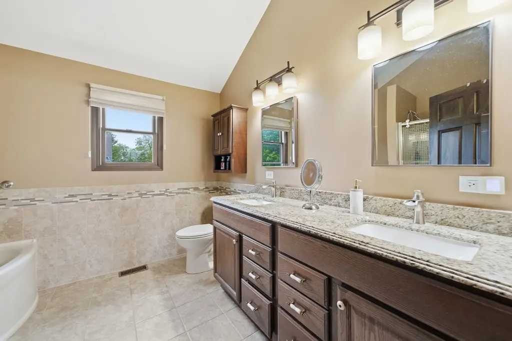 1812 Hampton Court Plainfield IL 60586