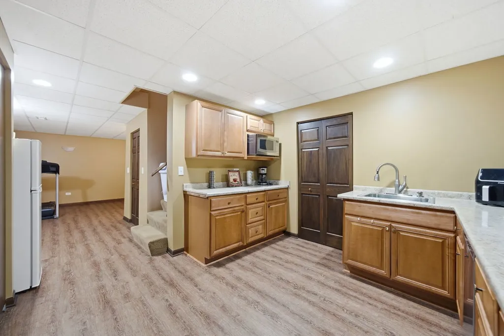 1812 Hampton Court Plainfield IL 60586