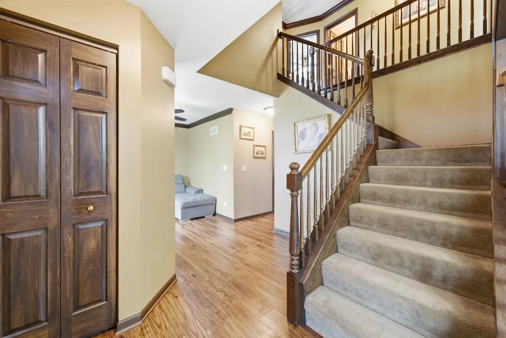 1812 Hampton Court Plainfield IL 60586