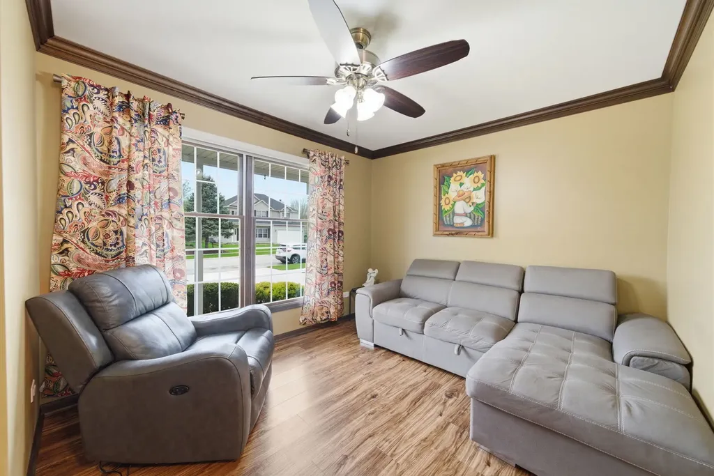 1812 Hampton Court Plainfield IL 60586