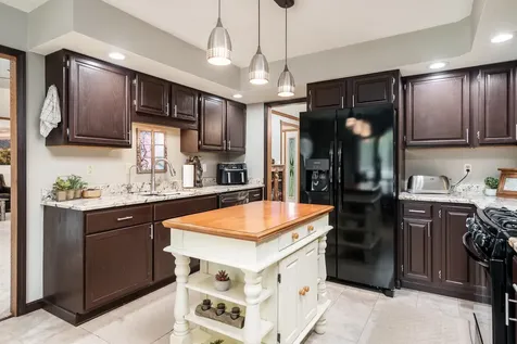 32 Shadow Ridge Lane Rockford IL 61107