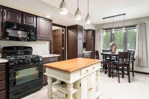 32 Shadow Ridge Lane Rockford IL 61107