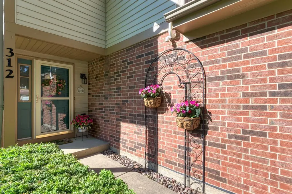 312 Cromwell Court Westmont IL 60559