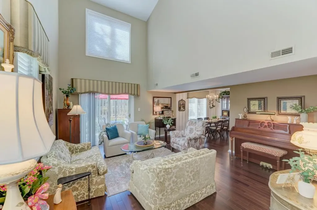 312 Cromwell Court Westmont IL 60559