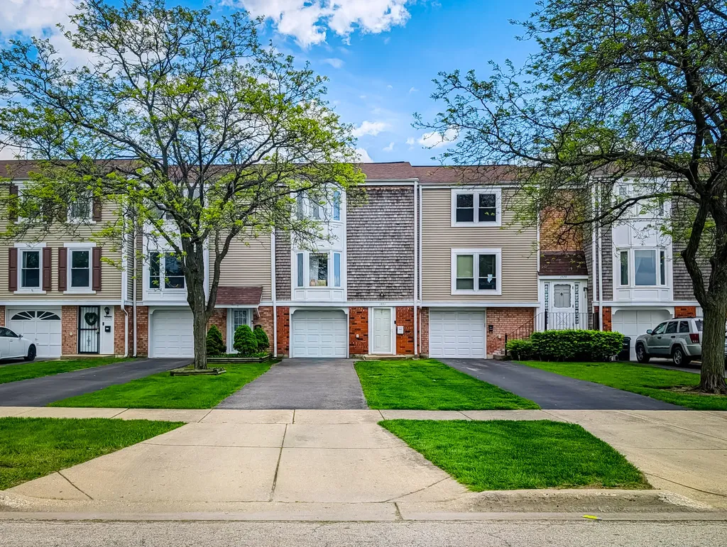 1931 Governors Lane Hoffman Estates IL 60169