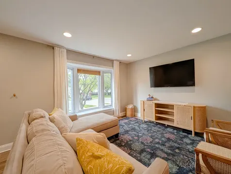 1931 Governors Lane Hoffman Estates IL 60169