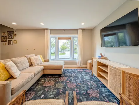 1931 Governors Lane Hoffman Estates IL 60169
