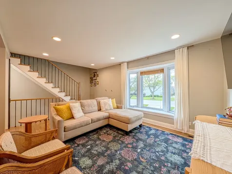 1931 Governors Lane Hoffman Estates IL 60169