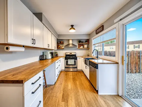 1931 Governors Lane Hoffman Estates IL 60169