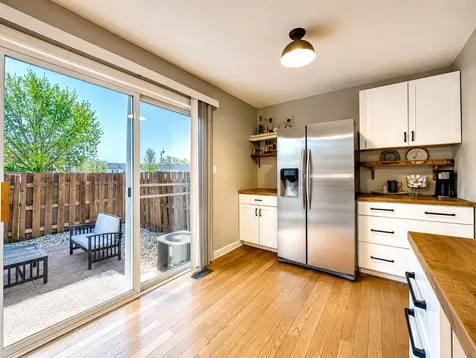 1931 Governors Lane Hoffman Estates IL 60169