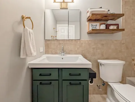 1931 Governors Lane Hoffman Estates IL 60169