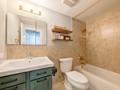 1931 Governors Lane Hoffman Estates IL 60169