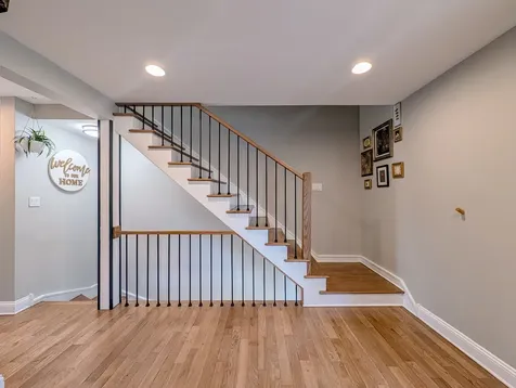 1931 Governors Lane Hoffman Estates IL 60169