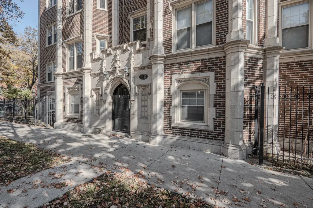 7037 South Crandon Avenue Chicago IL 60649