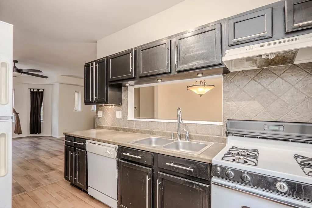 7037 South Crandon Avenue Chicago IL 60649