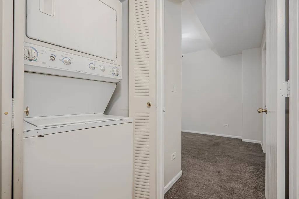 7037 South Crandon Avenue Chicago IL 60649