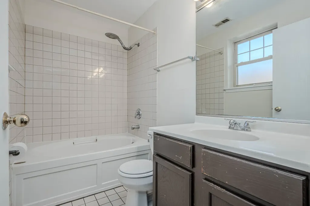 7037 South Crandon Avenue Chicago IL 60649