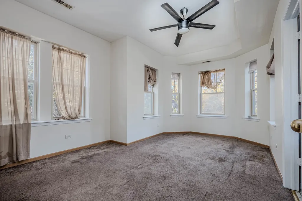 7037 South Crandon Avenue Chicago IL 60649