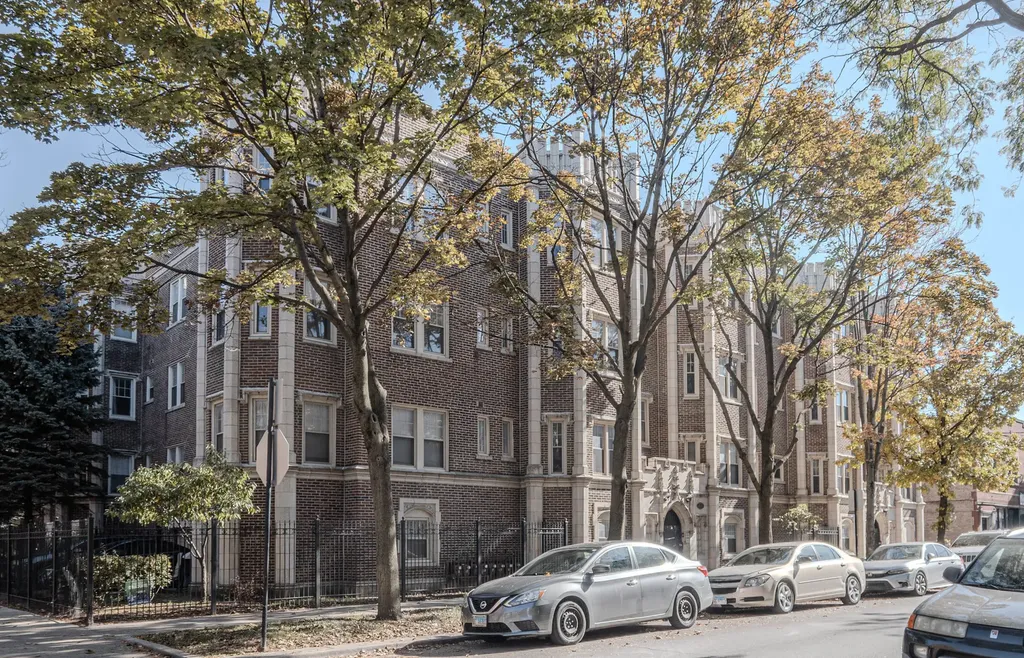 7037 South Crandon Avenue Chicago IL 60649