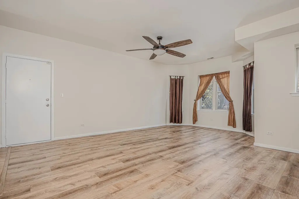 7037 South Crandon Avenue Chicago IL 60649