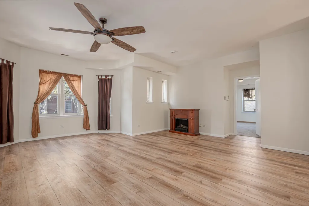 7037 South Crandon Avenue Chicago IL 60649