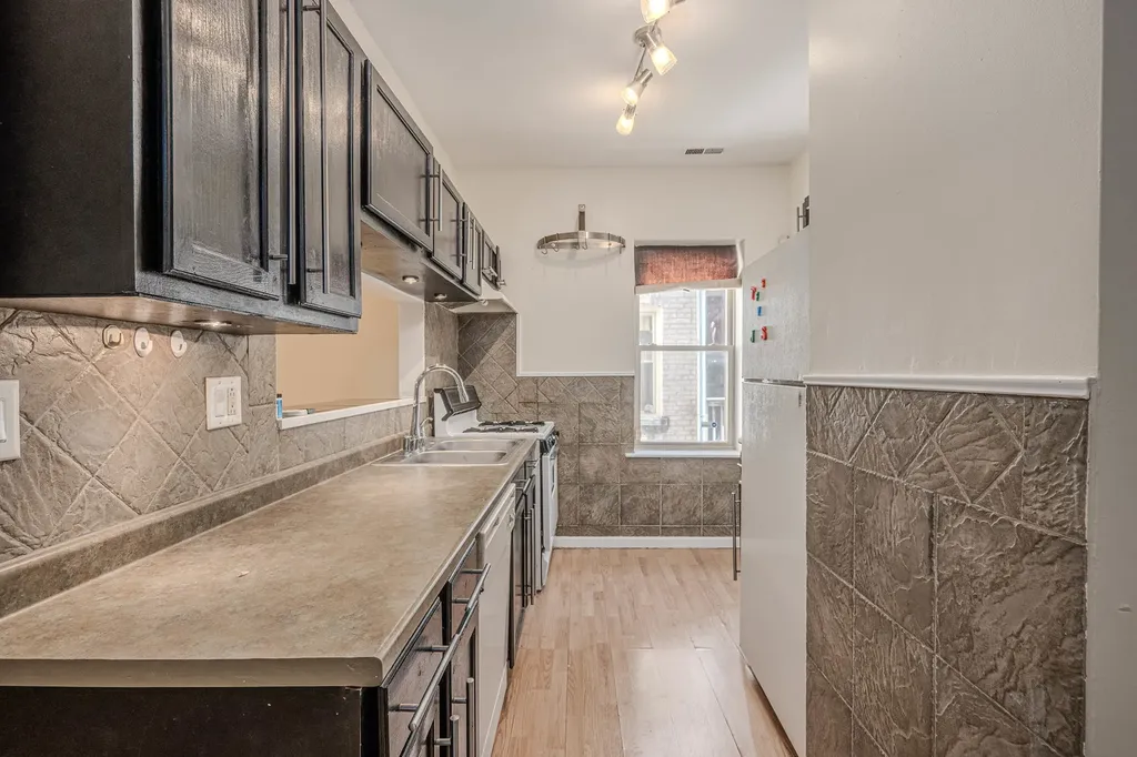 7037 South Crandon Avenue Chicago IL 60649