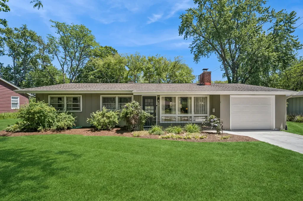 138 Kimberly Road East Dundee IL 60118
