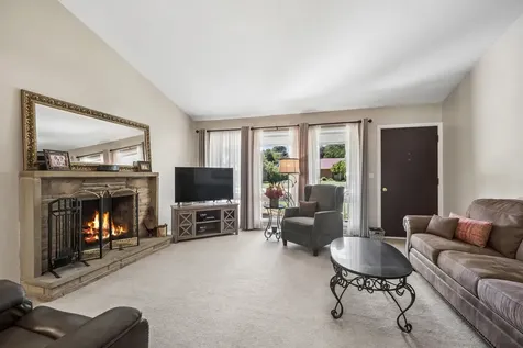 138 Kimberly Road East Dundee IL 60118