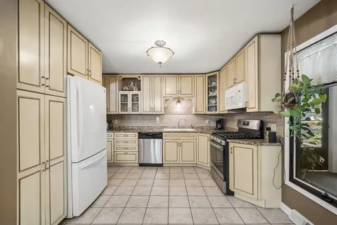 138 Kimberly Road East Dundee IL 60118