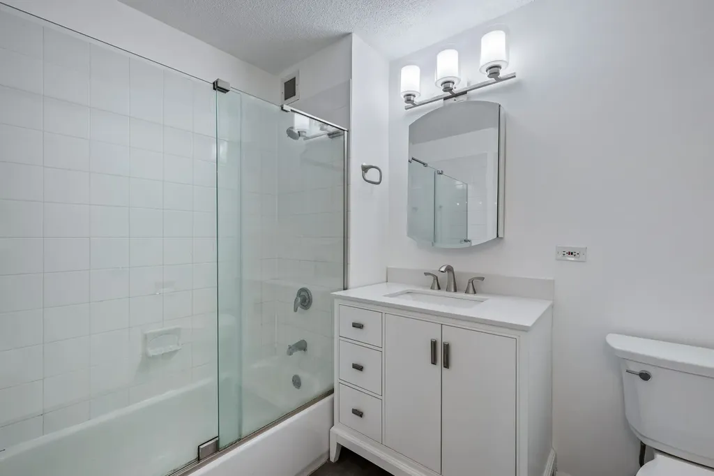 2 East Erie Street Chicago IL 60611