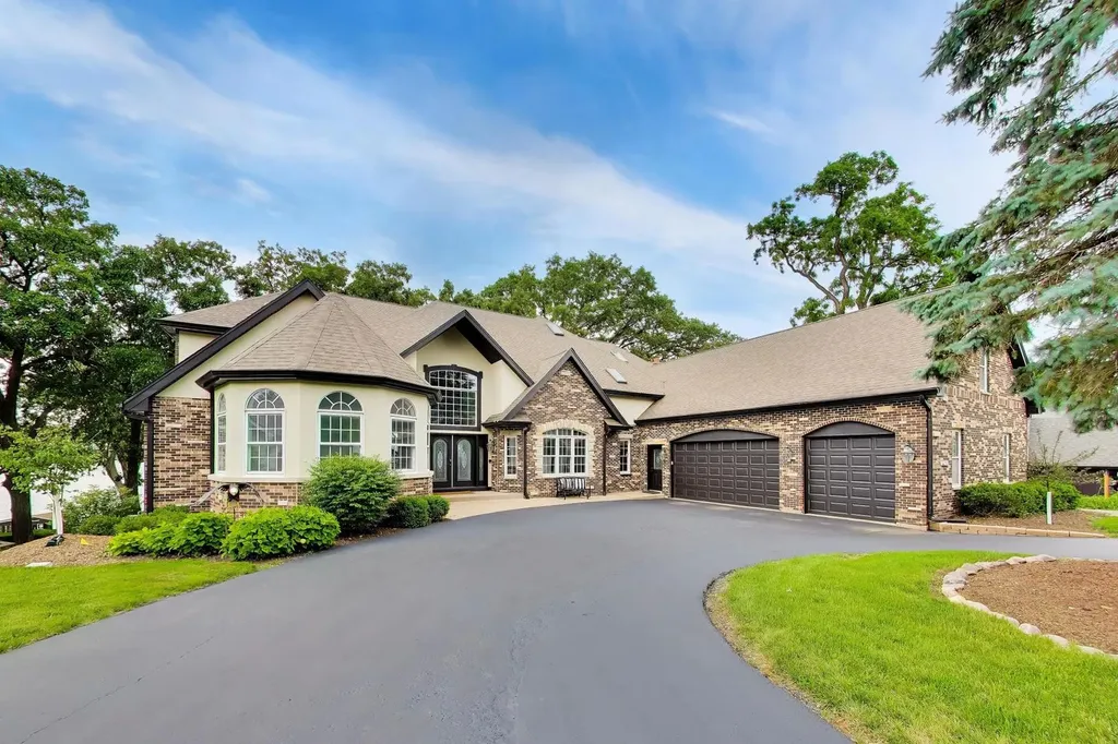 605 Lake Shore Boulevard Wauconda IL 60084