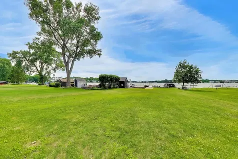 605 Lake Shore Boulevard Wauconda IL 60084
