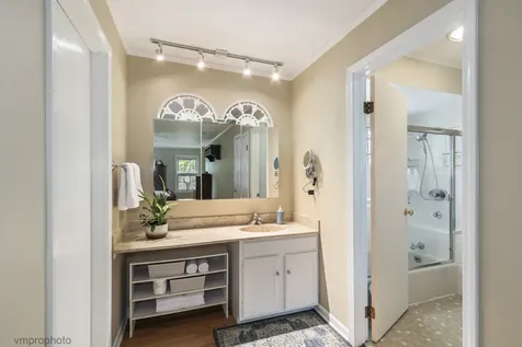 1059 West Chatham Drive Palatine IL 60067
