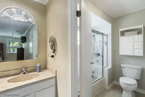 1059 West Chatham Drive Palatine IL 60067