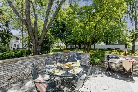 1059 West Chatham Drive Palatine IL 60067